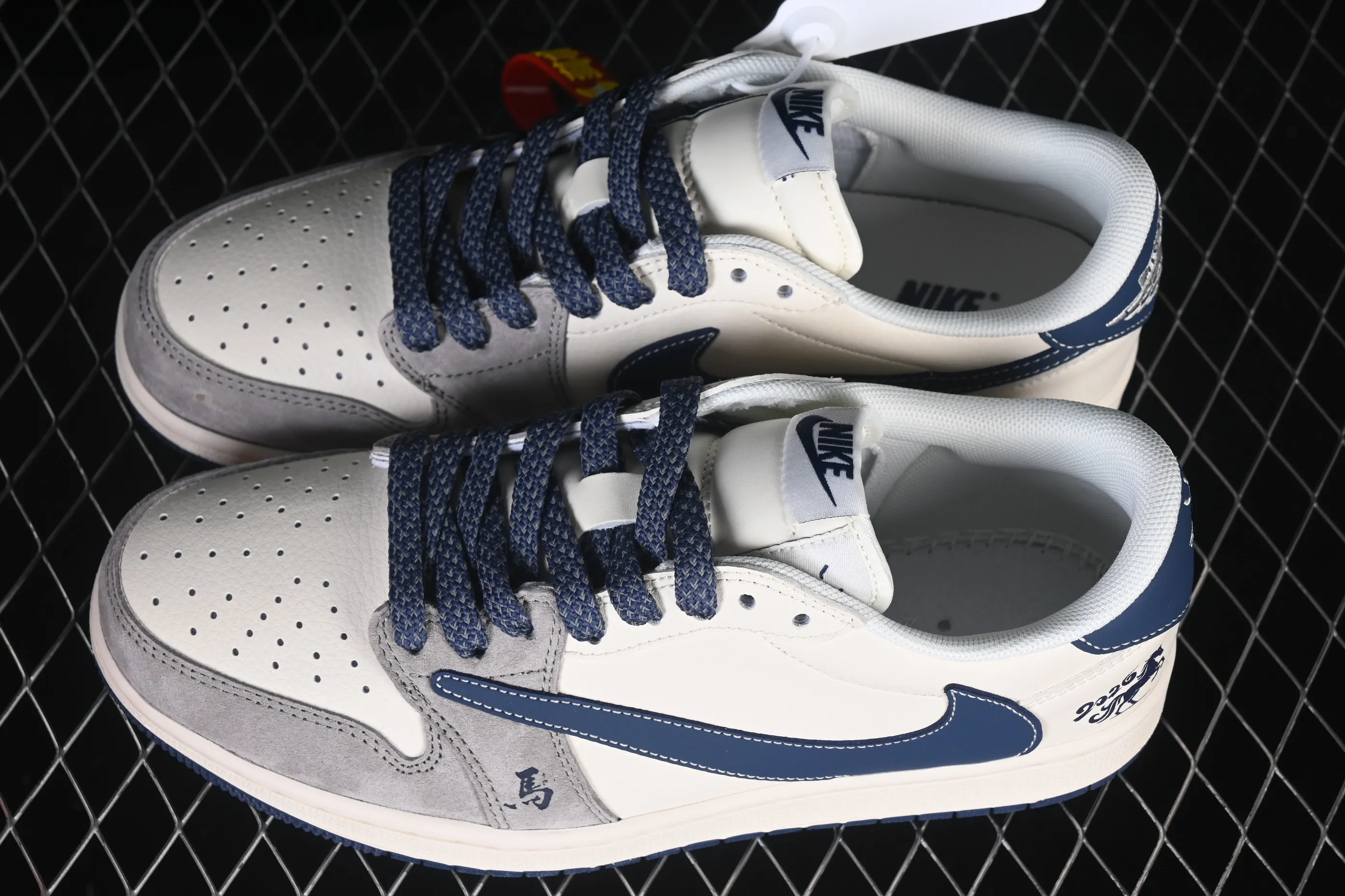 All categories Air Jordan Jordan series basketball shoes Air Jordan 1 Low High-end customized low-top sneakers Travis Scott x Fragment Design x Air Jordan 1 Low OG SP AJ1 Joe 1 Gucci joint white gray navy low-top cultural and casual sneakers MY9969-803